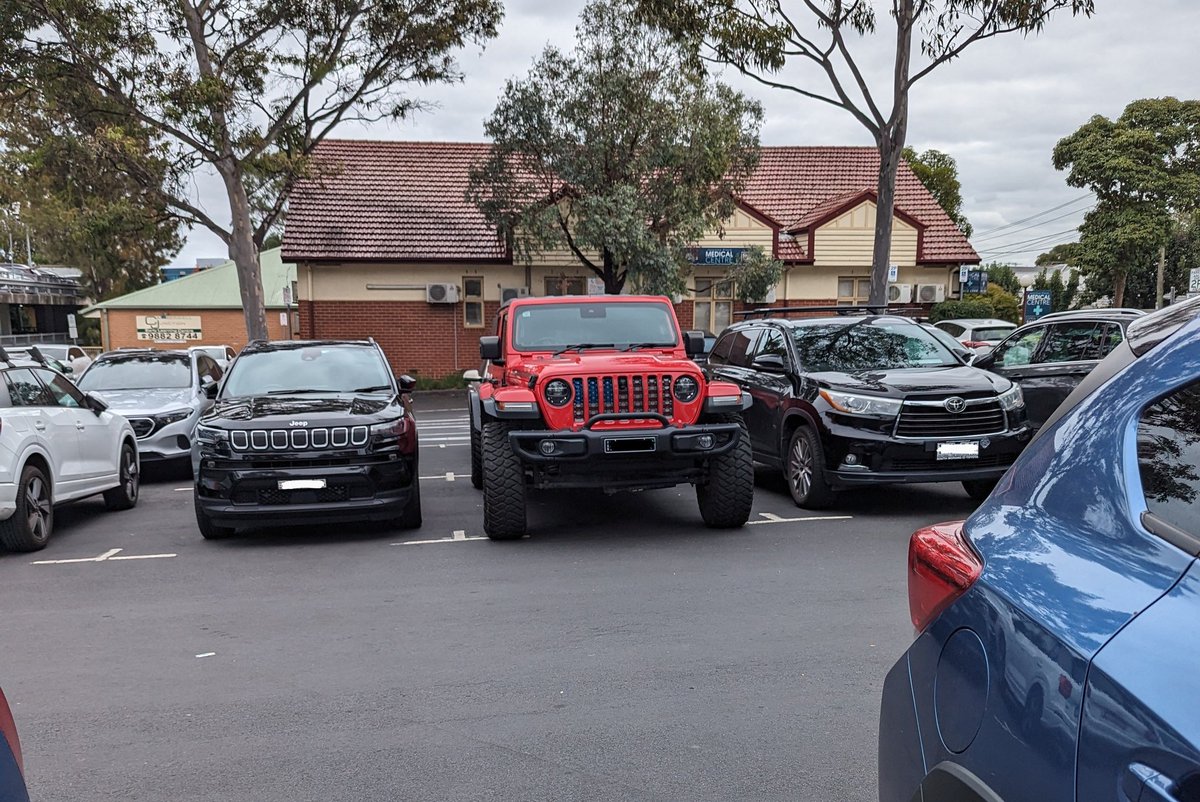 @mentallyworld I saw this one in Camberwell VIC the other day, makes the Jeep next to it looks like a Mini

TAS plates