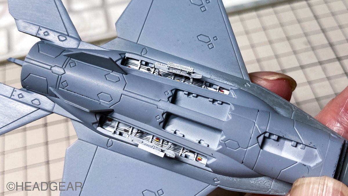 1/144 ナイトファルコンCFT

ウェポンベイのディテール
こちらもキットに無改造で組み込める設計になってます
ランチャーが出っ張るので組み立て中は取り扱い注意です☺

 #パトレイバー2theMovie #144スケモ #HMAgarage