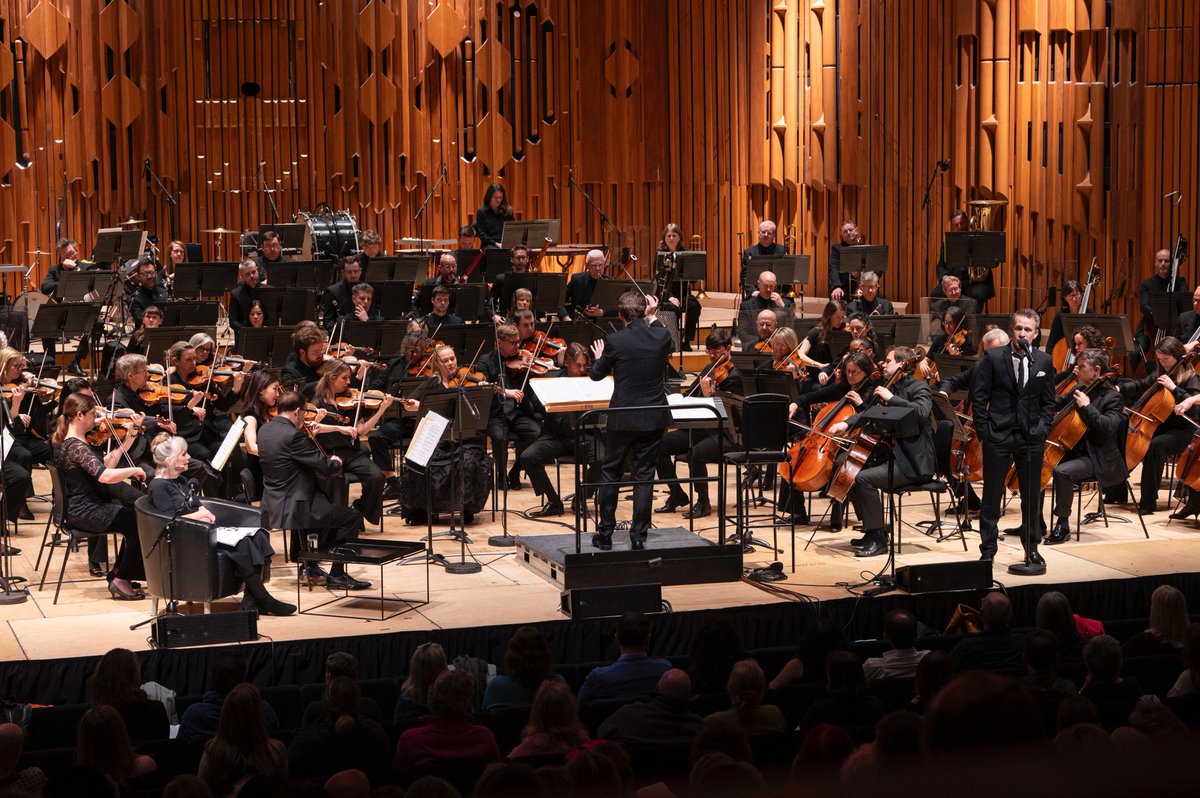 Thank you to all who joined us on Friday @barbicancentre, to author Kate Atkinson, conductor @AdamHickox1 and special guest singer, Jamie Parker. What a special evening of words and music! 🎶 This concert was recorded for broadcast by BBC Radio 3 later this year and by Radio 4…