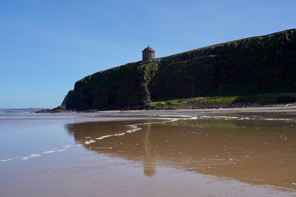 What a difference a day makes! Yesterdays fine spell of weather at Benone Beach / Mussenden Temple has been replaced with this grey, wet, dismal day @NationalTrustNI @VisitCauseway @LoveBallymena @DiscoverNI @NITouristBoard @ScenesOfUlster