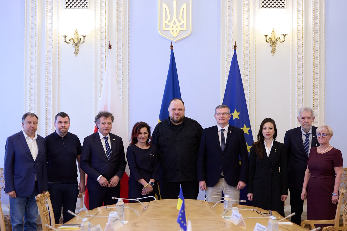 Зустрівся із парламентаріями @KancelariaSejmu та @PolskiSenat 🇵🇱 — представниками депутатської групи дружби між Україною та Польщею, які прибули до України з робочим візитом. Обговорили продовження військової підтримки, зокрема, нагальності надання систем ППО, реалізацію