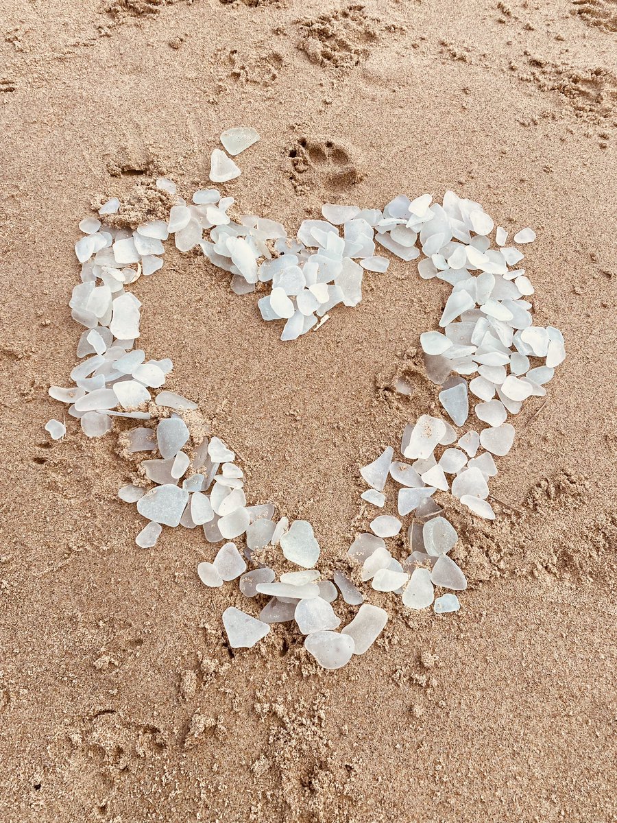 Shout out to whoever made this beautiful creation on Whitley Bay beach this morning! How lovely!!

Left exactly where it is for others to enjoy 🩵

#seaglass #beachart #heart #mademesmile #whitleybay