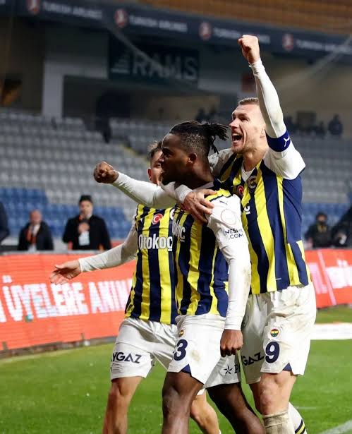 Duvar Kağıdı Etkinliği | Herkes kullandığı Fenerbahçe duvar kağıtlarını atsın.