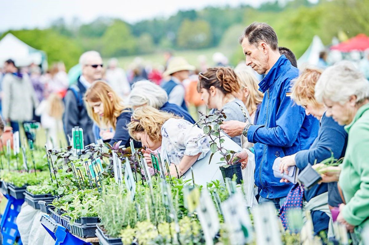 Don't miss the Weald of Kent Country Craft Show With over 150 artisan stalls, delicious foods, entertainment, craft demonstrations, live music and children’s rides it’s the perfect bank holiday family day out! Saturday 4th – Monday 6th May. penshurstplace.com/whats-on/event…