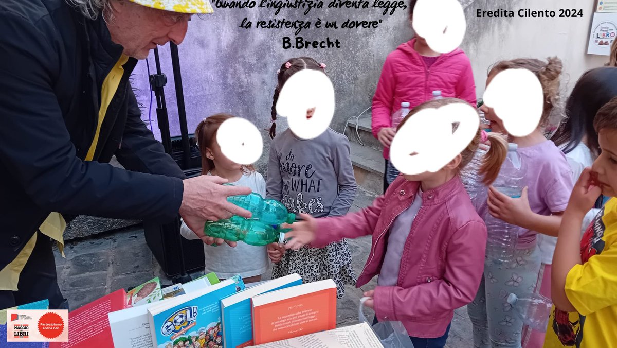 il nostro @maggiodeilibri è partito da un borgo bellissimo del #Cilento, con bambini felici di comprare un libro con la plastica.
Grazie a persone meravigliose e un parroco (don Damiano) unico.
#nonrifiutiamoci #ereditacilento
