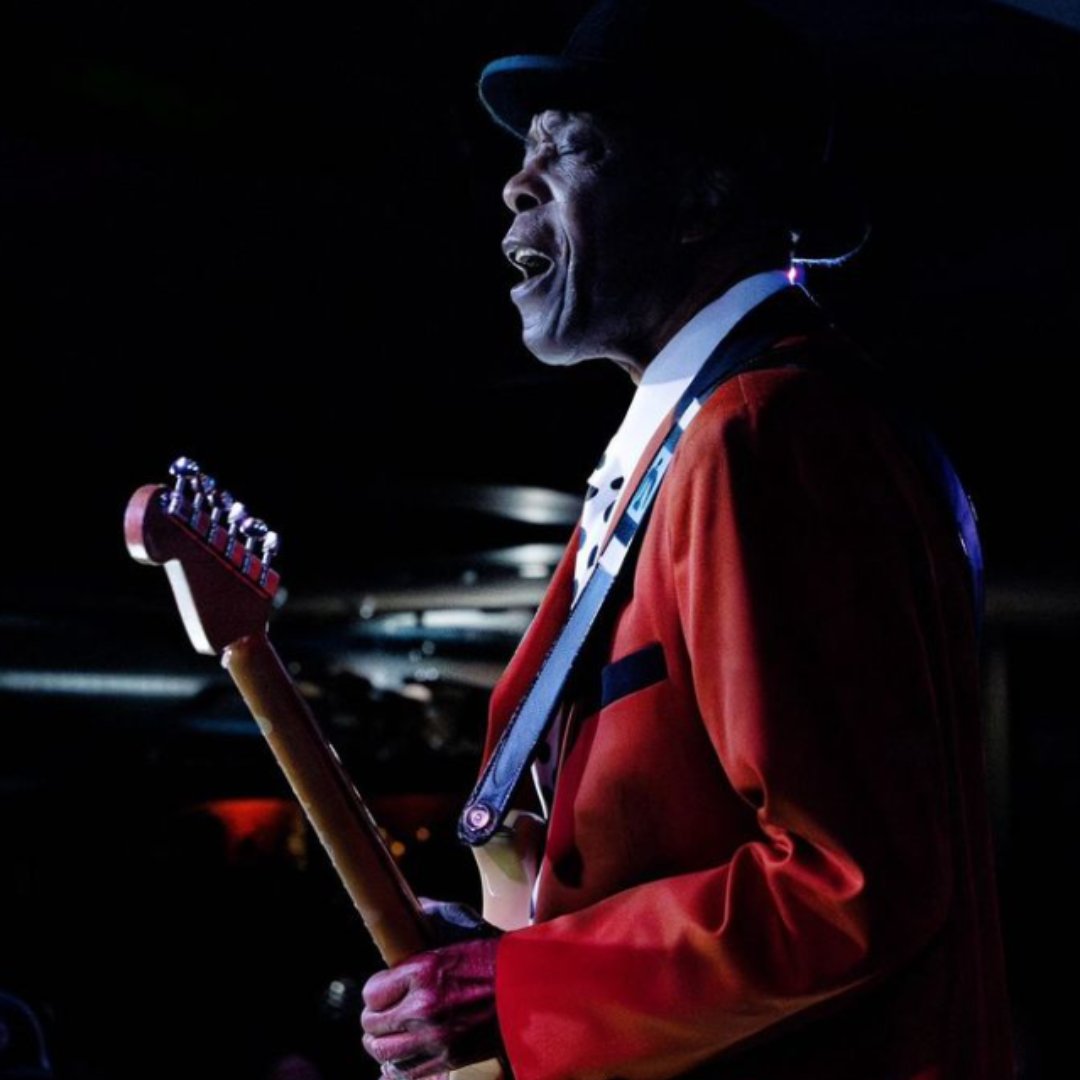 Living in #SouthbankChicago, you'll find yourself near prominent establishments such as @BuddyGuys. Next time you're looking to shake up your weekend, head over to this elite jazz and blues club. After all, it is Jazz Appreciation Month! 🎷

(📸: Buddy Guy's Legends)