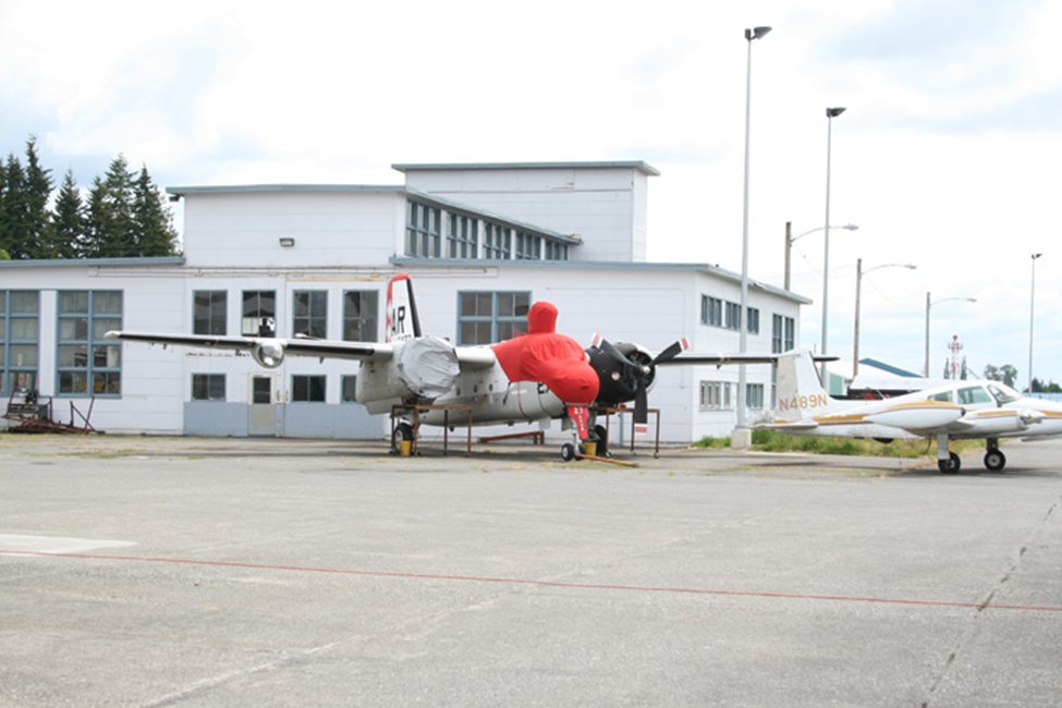 Another interesting find at Arlington, Washington. Grumman S2F-1 Tracker “Iron Lady” was once an attraction at airshows. But it hasn’t flown for almost 20 years. Now its registration is cancelled. 1/7 #planespotting #avgeek #aviationdaily #aviationlovers #aviation #milair