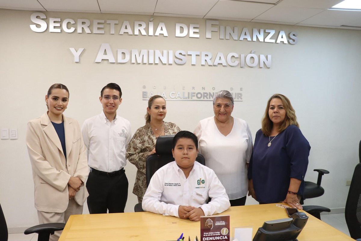 #GabineteInfantil2024 | César Alejandro Salgado Martínez tomó protesta como Secretario de Finanzas y Administración 'Infantil', quien en compañía de su homóloga, Bertha Montaño Cota, realizó un recorrido por algunas direcciones que forman parte de la Secretaría. #MesDeLaNiñez