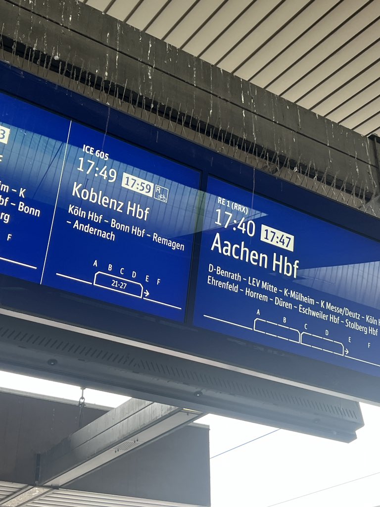Berbere yetişmek için farklı bi tren kombinasyonunu deneyeyim dedim. Gecikme var, yetişmeyeceğim sanırım. 

Deutsche Bahn’ı güldürmek istiyorsan ona planlarından bahset.