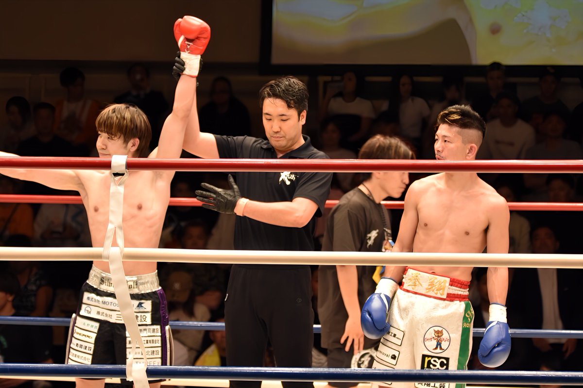 kosuke45t's tweet photo. 個人的
注目 ワンマッチ
長野 翔 VS 小浦 翼
カーフとパンチで上下に散らし
ダウンを取り 判定勝利✨
長野 翔選手
この若さで
元ボクサー相手に勝ち切るのは
これから成長が楽しみ🥊✨
#krush160 https://t.co/xPHOpBgc59