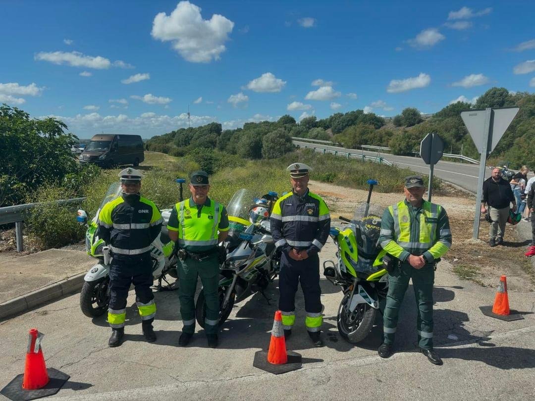 Gran Premio de España de Motociclismo. 

Como novedad de este año, se han unido al dispositivo unidades de la Guardia Nacional Republicana (#GNR) de #Portugal para atender a los aficionados lusos.

#GuardiaCivildeTráfico #Jerez #Motogp
#Masqueguardiacivil
#GuardiaCivil