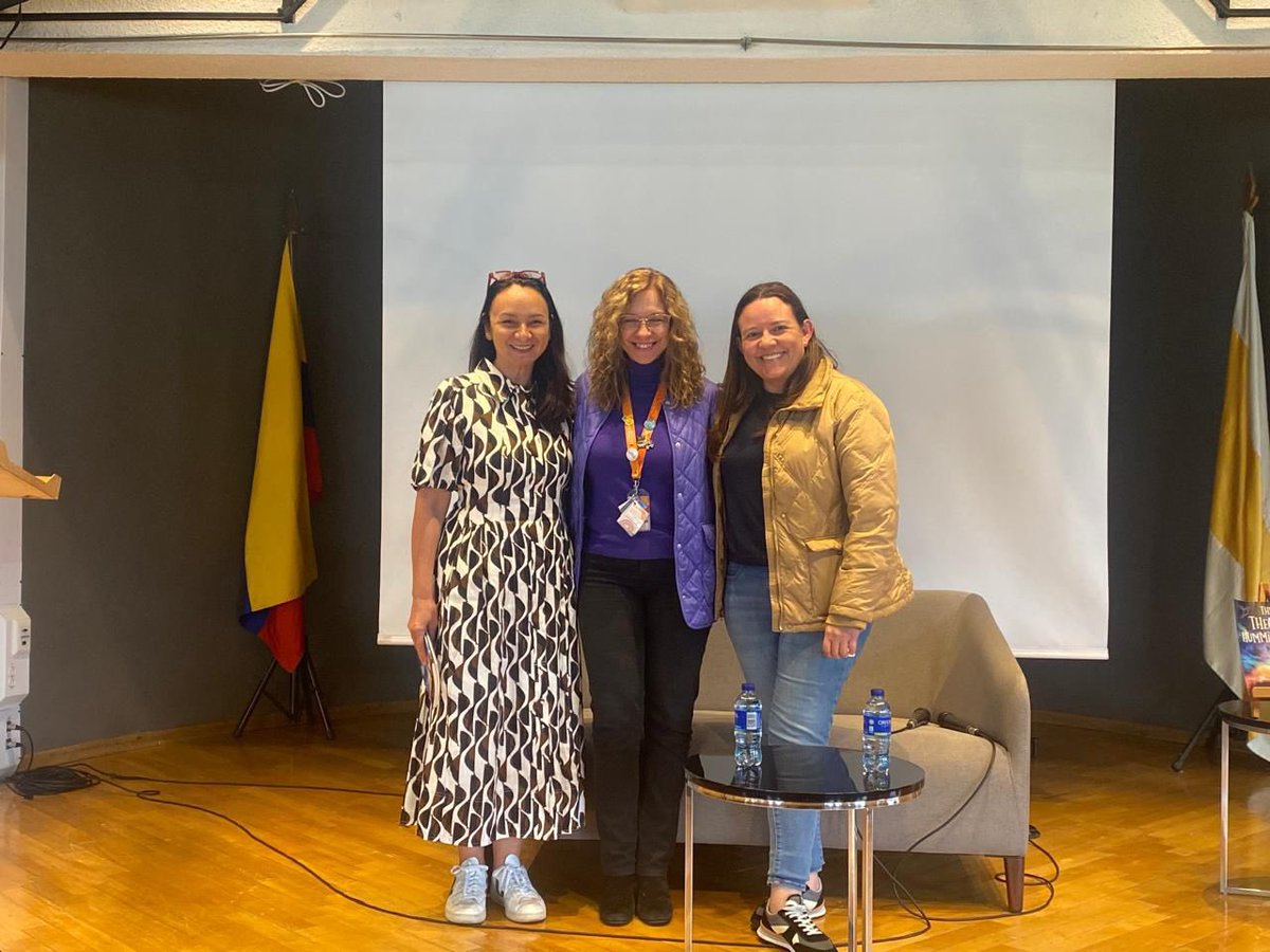 As part of her visit to Colombia and her participation in the Bogotá International Book Fair @FILBogota, Canadian🇨🇦 writer Michelle Kadarusman @MichelleRReader visited Colegio Santa Francisca Romana to share her experience and work with students. Stories inspire and unite us!
