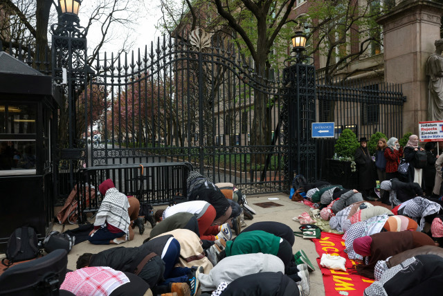 Columbia University, New York.
Come può un anziano reduce del formidabile 1968 non percepire il respiro dello stesso identico anelito di libertà di allora?

(credit: Jersalem Post/REUTERS/CAITLIN OCHS)