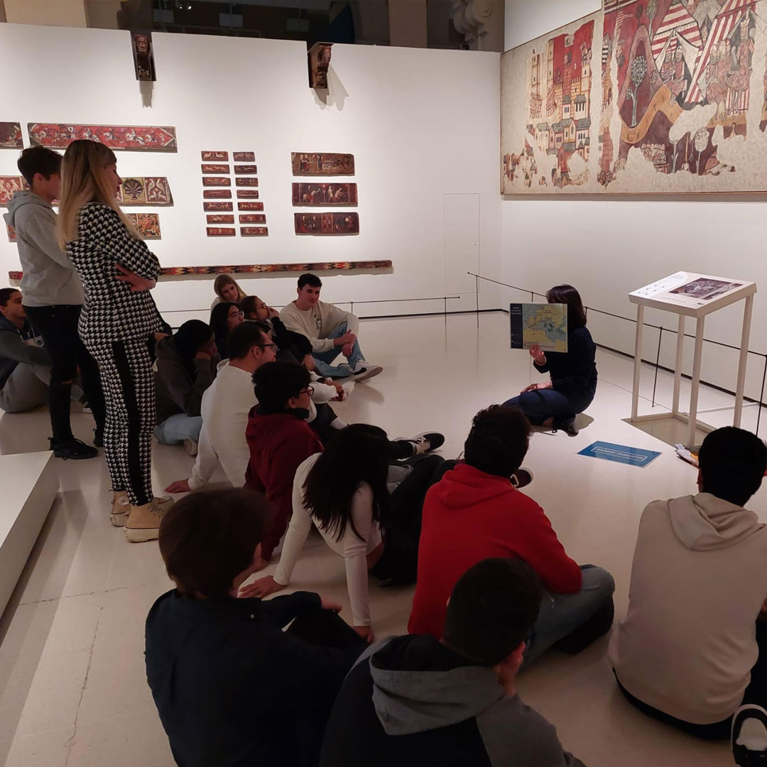 👉Sortides de 2n de Batxillerat d’Història i Història de l’Art

🎨La 1a sortida es va fer al Museu Nacional d’Art de Catalunya (MNAC) i recentment han fet un recorregut pel Barri Gòtic de Barcelona participant en un concurs de fotografia

🔗bit.ly/4dclBPH

#isantaeugenia