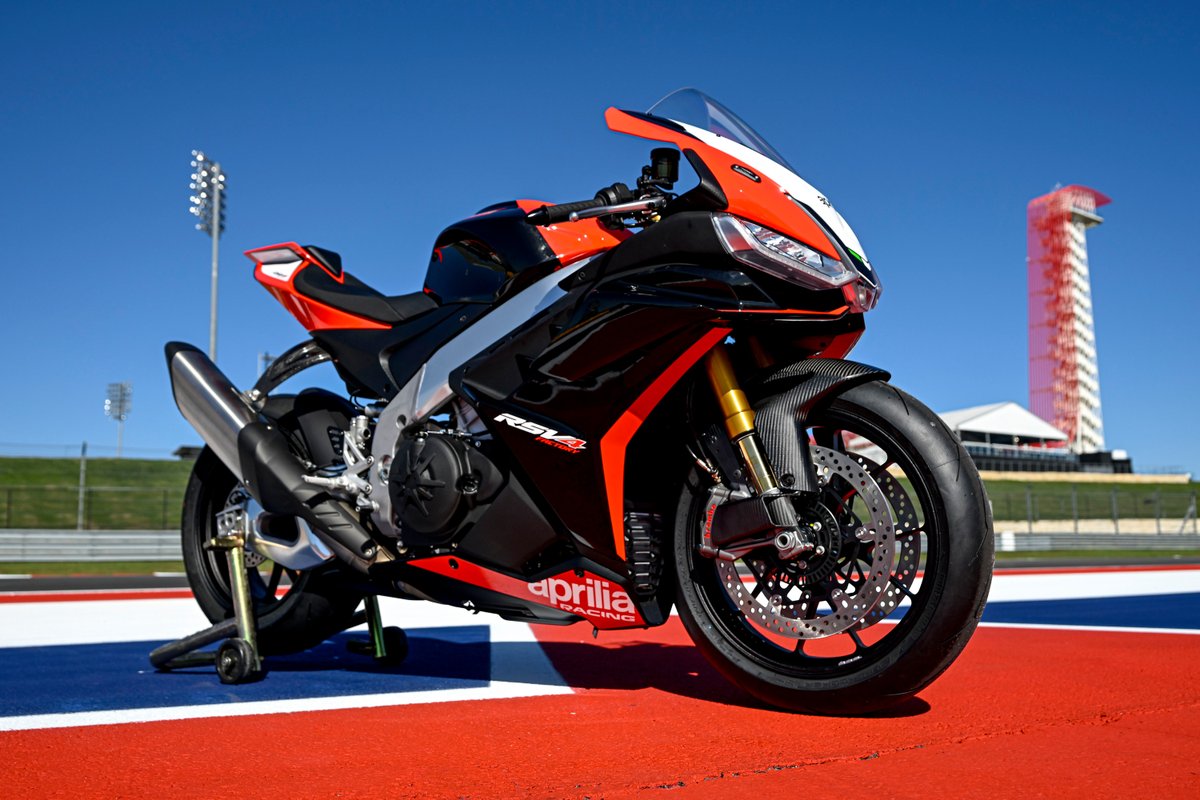 Aprilia have launched two trick SE-09 SBK Special Editions of their RSV4 and Tuono V4 paying tribute to their 2009 WSB success. See more here: ow.ly/OW0h50RqWNS