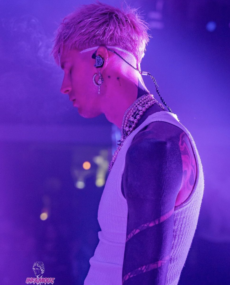 mgk__italia tweet picture