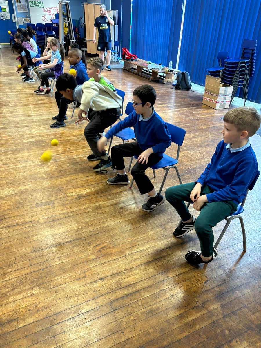 marys_rc's tweet photo. Fantastic fun for Blwyddyn 3/4 today as they enjoyed a game of Clock Cricket led by the brilliant Mr. Ashley Jones.
#inclusiveexercise 
#funforall
#ReadySteadyGo🚦 
#ClockCricket https://t.co/R3vZfk7cvn