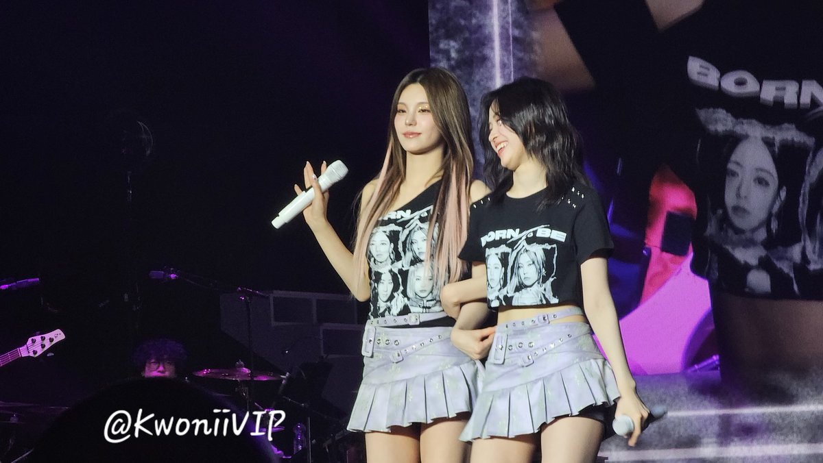 Loved this Yeji &amp; Ryujin moment🥺❤️

240428 ITZY IN BERLIN 
#ITZY #ITZY_BORNTOBE_BERLIN #ITZYINBERLIN #ITZYBERLIN #ITZY_in_BERLIN #YEJI #YUNA #RYUJIN #CHAERYEONG