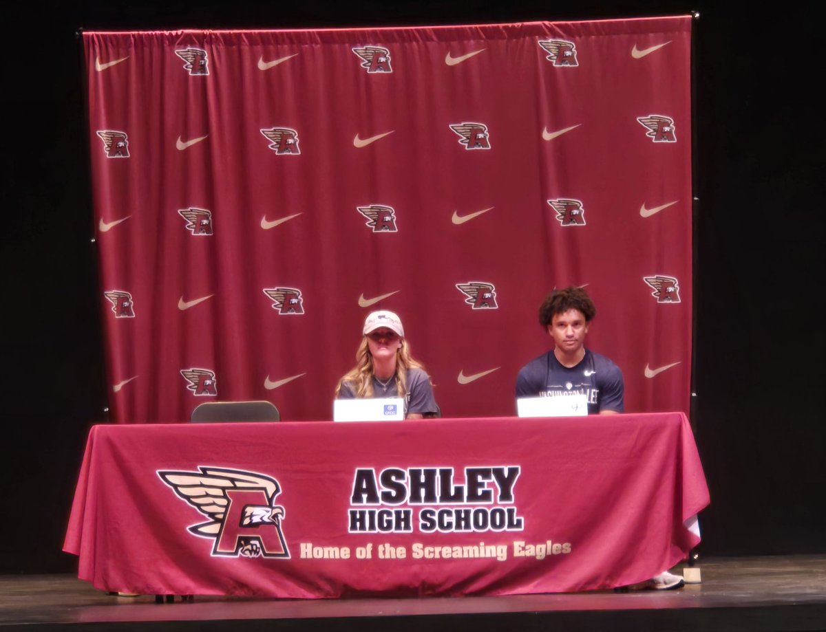 CoastalPreps's tweet image. Congrats to the 12 student athletes from @AshleyAthletics who signed today to play at the next level!