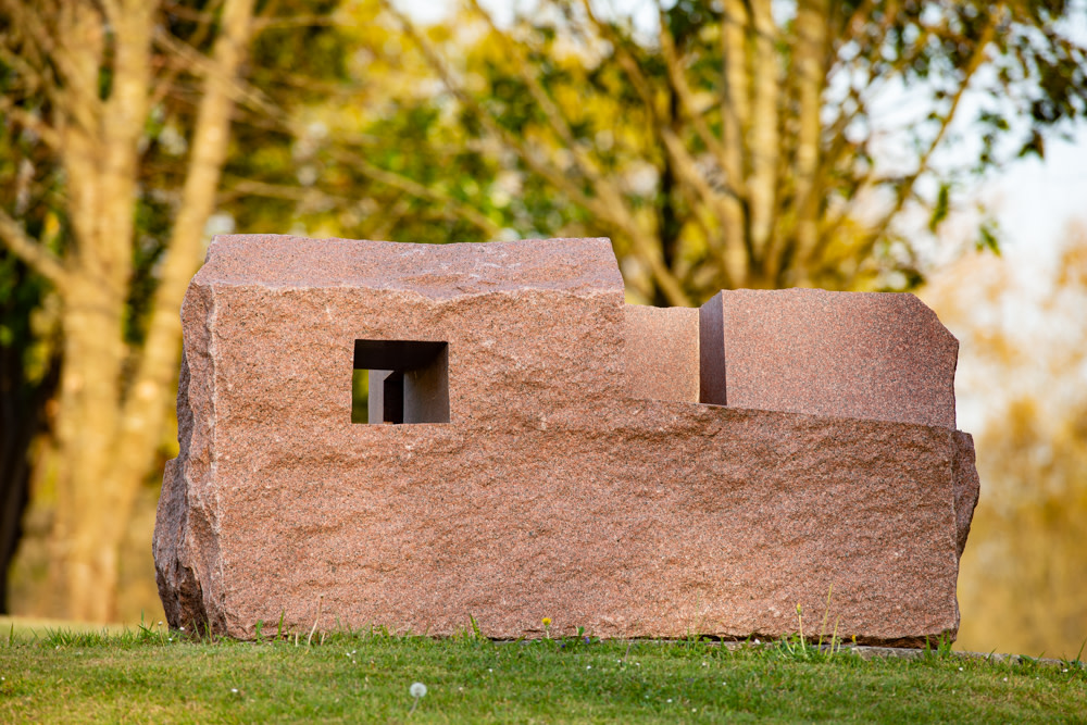 'Lo profundo del aire' (Deep is the air). Did you know this title comes from a verse by poet Jorge Guillén? Dive into Chillida's legacy at @Chillidaleku in Gipuzkoa. 

👉 tinyurl.com/yvpnd73y

📷: Antonio Santiago

#VisitSpain @BasqueCountry #Chillida100