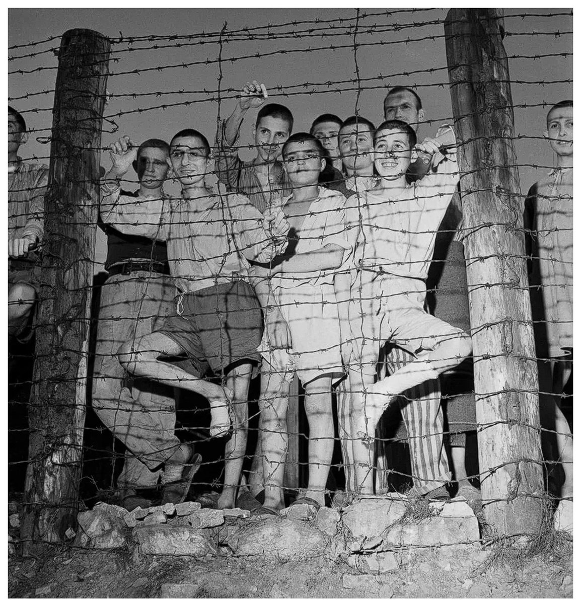 Niemcy.
KL Buchenwald.

Zdjęcie datowane na 29.04.1945 r.