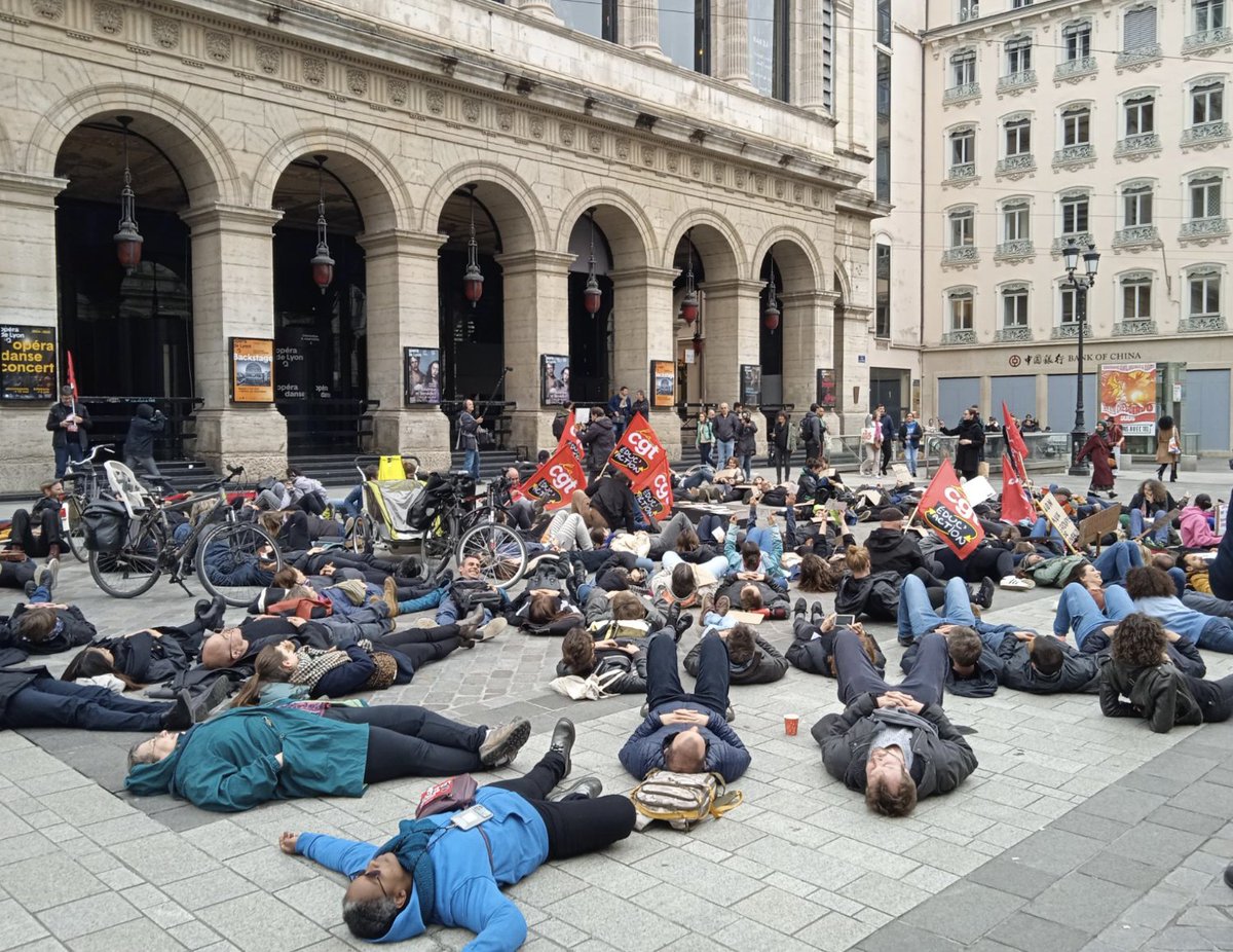 Avant les #collegesmorts demain et le #1erMai mercredi, contre le #ChocDesSavoirs, retour en images sur la mobilisation du jour dans l'agglomération lyonnaise !