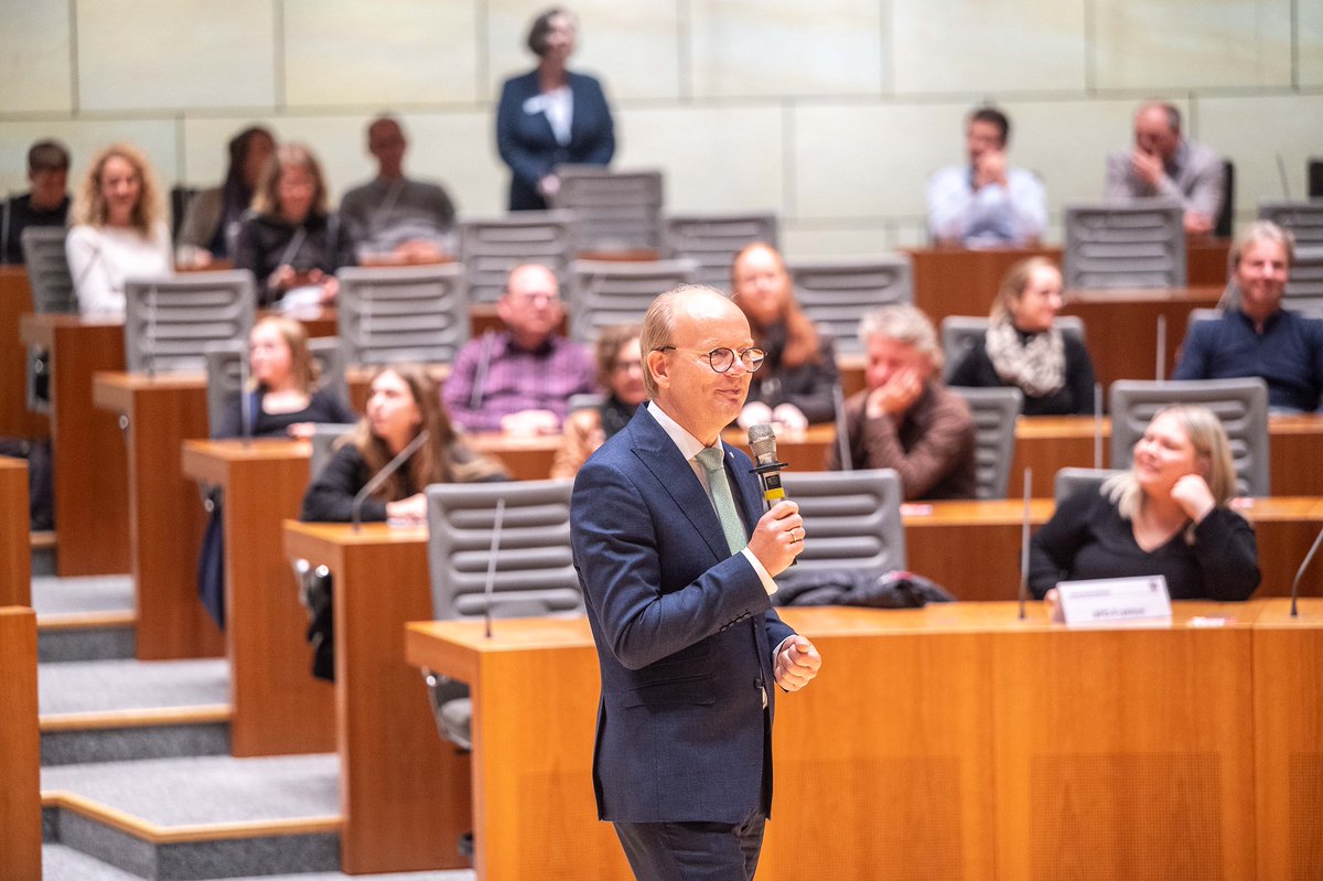 🎨🎵🌜Mehr als 4.300 Besucherinnen und Besucher haben den #ltnrw bei der Nacht der Museen als Kunst- und Kulturort erlebt. 

ℹ️ Nächste Gelegenheit: Am kommenden Sonntag (05.05) ist der Landtag von 11 Uhr bis 16 Uhr geöffnet. Ohne Anmeldung, einfach vorbeikommen!