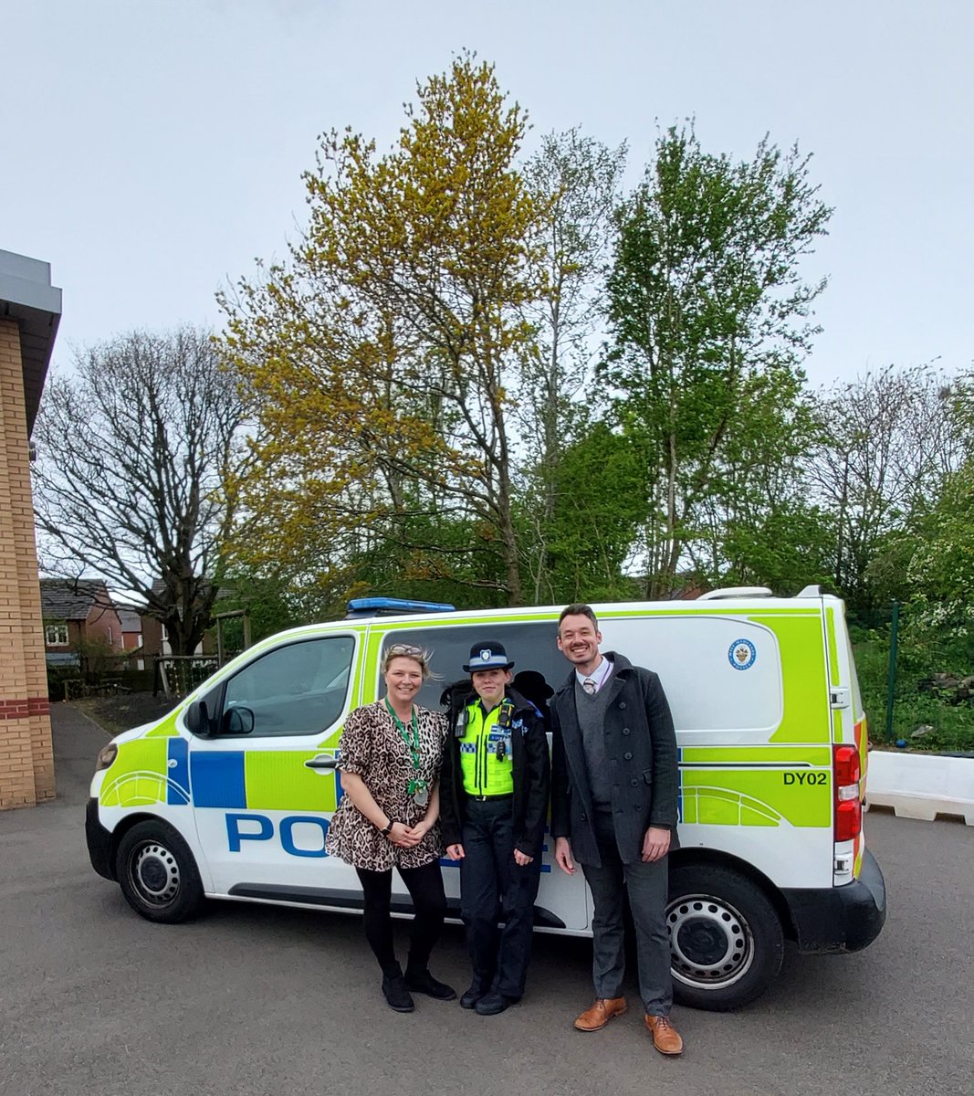 Halesowen NHT Officers have attended Hurst Green Primary School this afternoon for a meet and greet with students. Nice to see you all. #communityengagement