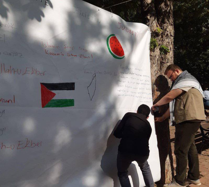 🔴 Konya’da, Necmettin Erbakan Üniversitesi öğrencileri ve akademisyenleri “Kampüste Filistin Nöbeti” eyleminde bir araya geldi.