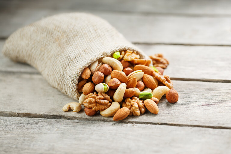 We love to eat nuts at any time of the day, when do you eat yours? #snacks #snacksalldaylong #snackattack #fiber #healthysnacking #protein #poweredbyprotein #goodfats #driedfruit