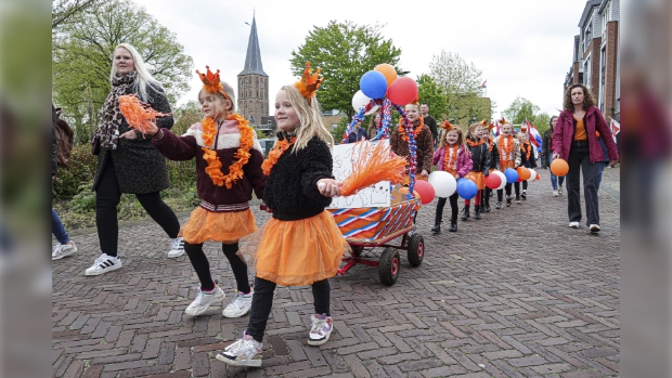 Oranjecomité verzorgde programma in de Koningsnacht en op Koningsdag.
Stralen in de optocht tijdens Koningsdag in Hengelo -  achterhoeknieuws.nl/l/484973
