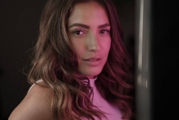 📺 Brasileira desiste de reality do Star+ após ser alvo de xenofobia.

Priscila Ferrari, a única participante brasileira do reality Vanderpump Villa, do Star+, desistiu do programa após sofrer xenofobia.

Leia: curt.link/HbLGkT