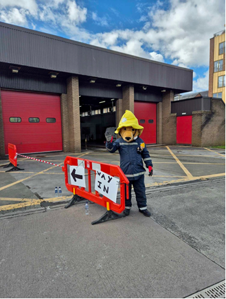 scotfire_glasgo's tweet photo. Fantastic Day at Govan Fire Station yesterday at the car wash raising funds for @firefighters999 Thank you to Amber Watch!

🫧🫧🫧🚗🚗🚒🚒

@SFRSYourSafety @fire_scot https://t.co/JTovAgAWtX