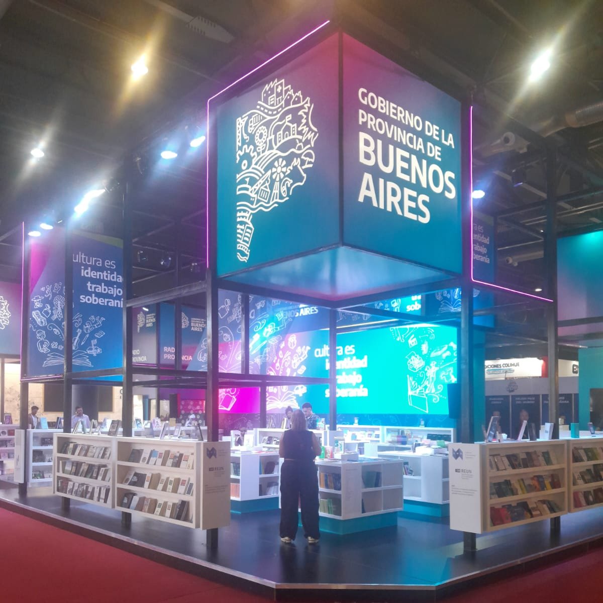 unimoreno's tweet photo. 📣 #UNMEditora está presente en la 48º Feria Internacional del Libro de Buenos Aires.
📙 Hasta el 13 de mayo, podrás encontrar las publicaciones de la UNM en el Stand de la Provincia de Buenos Aires (Stand 602, Pabellón Azul), junto a @lualibreria https://t.co/zQzrvREBL2