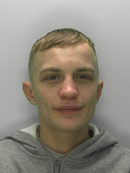 A burglar has been jailed for 3 years after our officers recognised him from CCTV in one burglary & @WMerciaPolice found his fingerprints at another in Evesham. Jack Bradley, 25, admitted these burglaries & 5 others were taken into consideration. Read more orlo.uk/MZRou