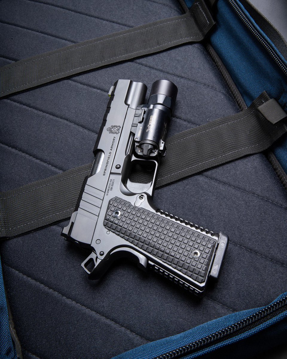 Showcasing a streamlined and simplified design, the Emissary's solid-body, flat-faced trigger provides high-level performance.