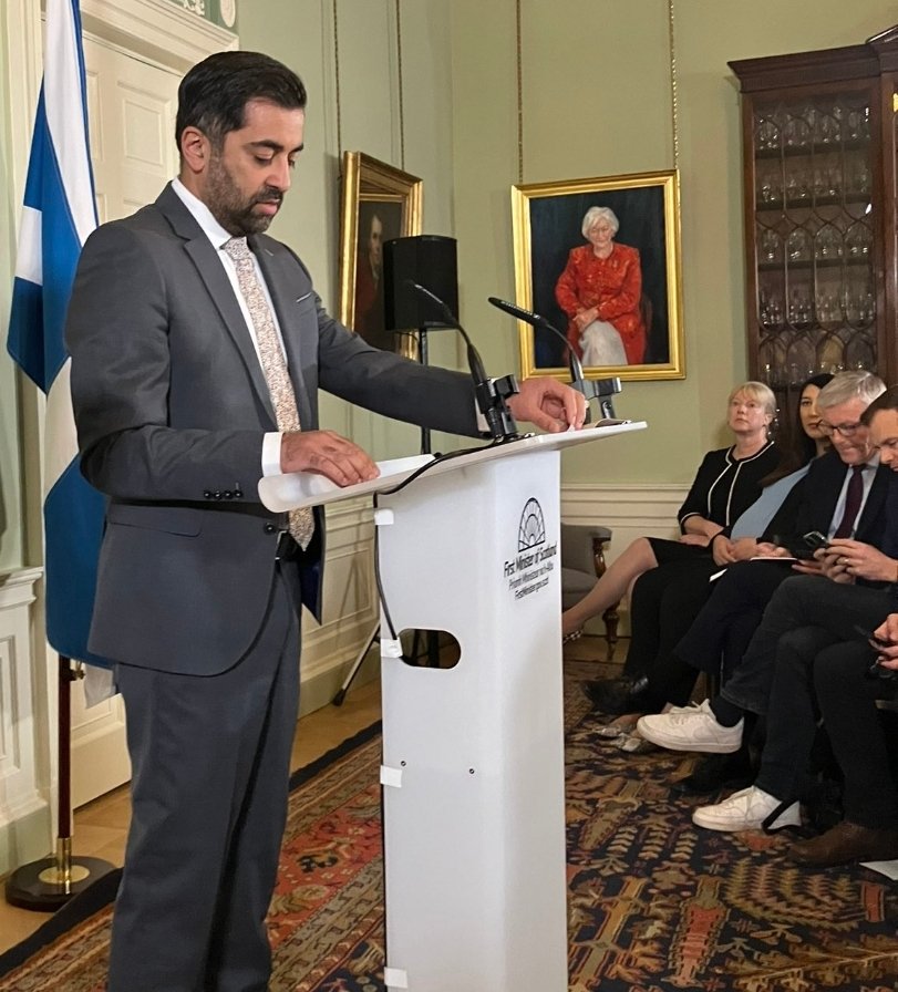 mik61scot's tweet image. Resignation Podium…..WHITE😳
#trolled by  @bute_house