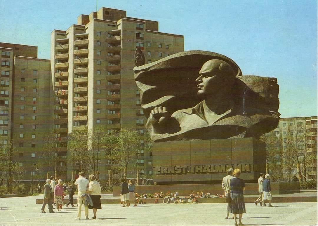Ernst Thälmann Park in 1988 #gdr #berlin