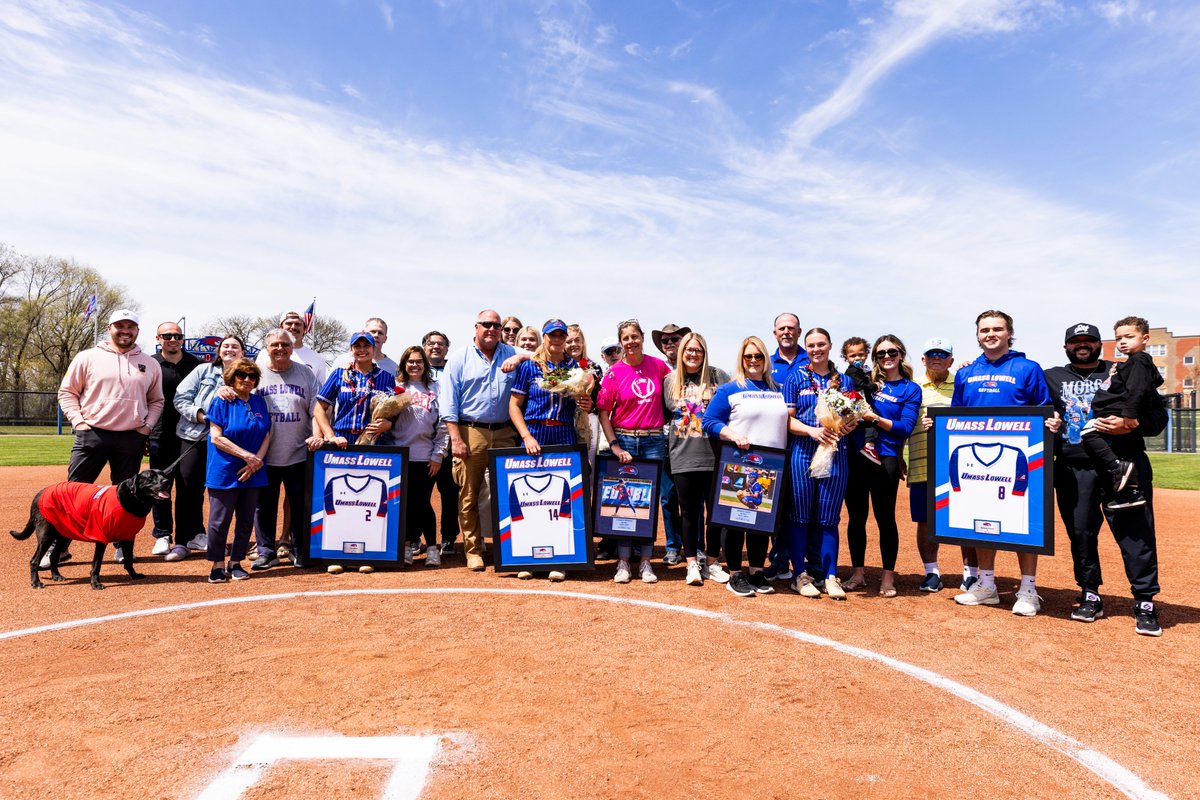 One of a kind group ❤️ 🤍 💙

No better way to celebrate our seniors than with a series sweep this past weekend!

#UnitedInBlue | #AESB