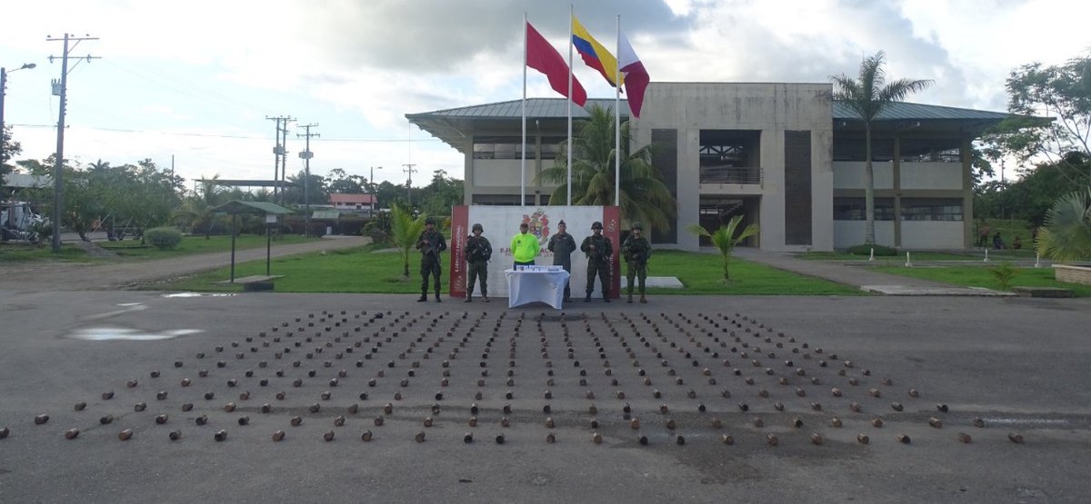 #JUDICIAL Las @FuerzasMilCol hallaron en Villagarzón, Putumayo, otro depósito ilegal con más de 370 explosivos de la disidencia FARC ‘Comandos de Frontera’. Ese grupo armado habría escondido los artefactos ante la ofensiva de las autoridades la última semana. Vía @LuisErnestoC96