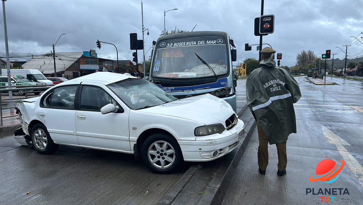 🔵Una persona fallecida en avda Colón altura Juan Guillermo Sosa, luego de una colisión entre un vehículo menor y un Taxibus Ruta del Mar. SIAT de Carabineros investiga la dinámica del accidente.
#TALCAHUANO @ConquistadorCCP