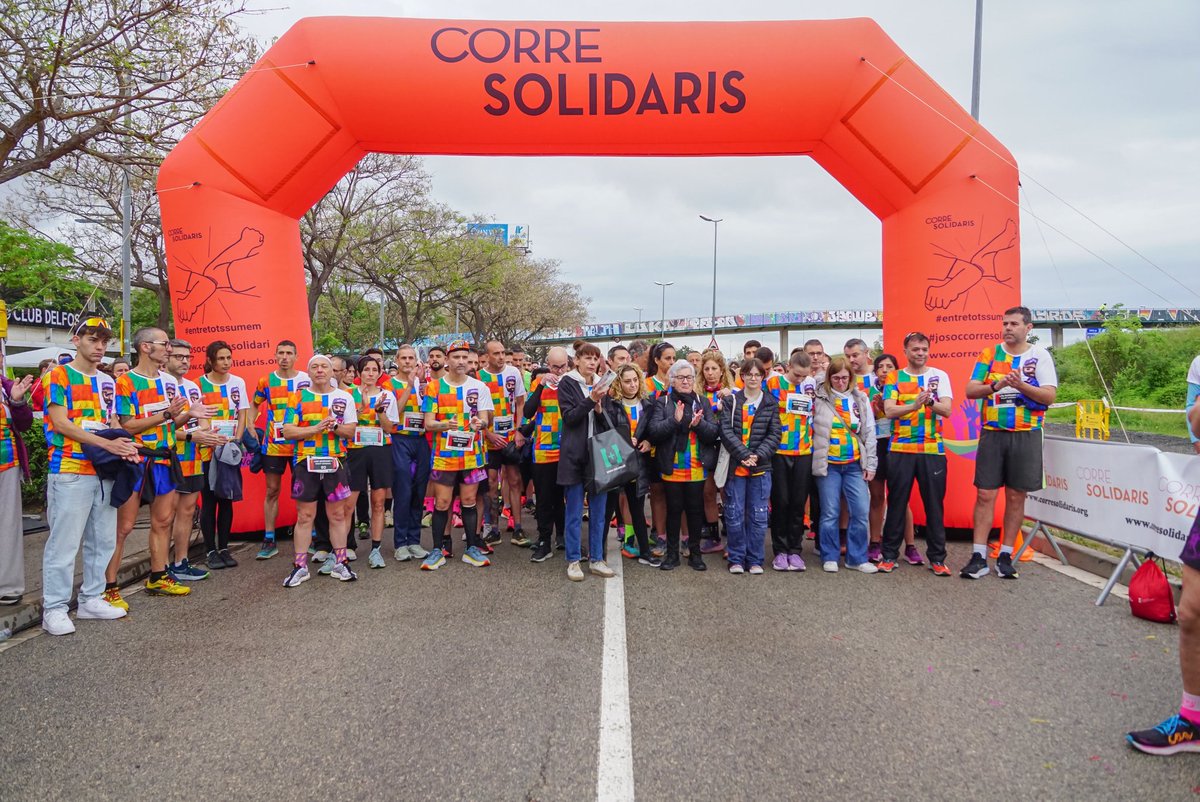 corre_solidaris's tweet photo. Aquí teniu les fotos del gran @jjvico
de #Maratorelleus #7km @XipGroc
@esportscornella
a benefici @ACAFssc @fmiquelvalls

Gran dia amb molts amics @KMSxELA
@TriSani_ @correrxnf @corredors @AtletismeAbrera @RunnersEspanyol
@beerrunnersbcn @BcnVoluntaria

https://t.co/Sa6dFpuB8l https://t.co/N4IC8CFQZy