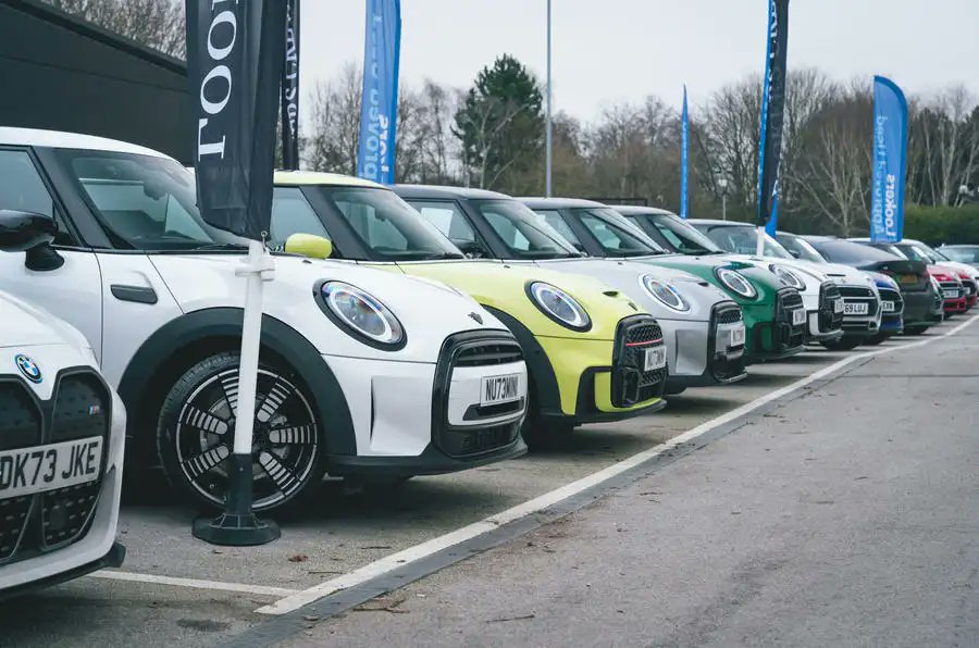 UK new car sales will likely top 2m units this year  (+8.3%) according to @CoxAutoEurope’s forecast, courtesy of strong Q2 & Q3. 

Growth expected from #fleet sales, while the #ZEVmandate could stifle supply to the UK. Full story in @AutocarBusiness: bit.ly/3QoEWU5
