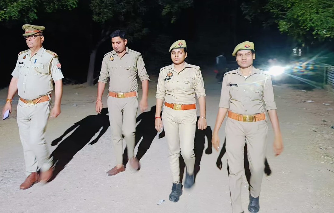 पुलिस अधीक्षक @bbgtsmurthyips के निर्देशन में व ASP के मार्गदर्शन में लोकसभा चुनाव के दृष्टिगत जनपद में शांति एवं कानून व्यवस्था बनाये रखने हेतु थाना देवराहट पुलिस द्वारा अपने क्षेत्र में पैदल गस्त कर आम-जनमानस को सुरक्षा का भरोसा दिलाया गया। #FootPatrolling