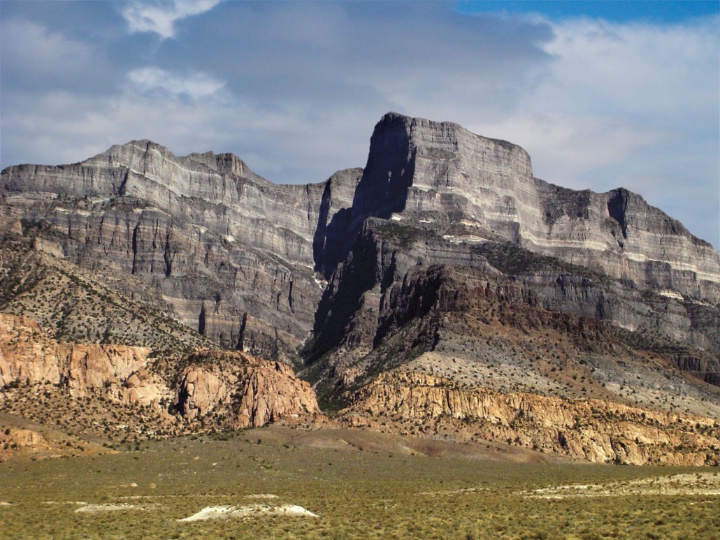 Tucked away in the House Range west of Delta, Notch Peak stands with one of the greatest vertical drops in the contiguous U.S. How does Notch Peak measure up to other tall cliffs? Find out here!–ow.ly/eCFx50EJW0Q #utahgeology