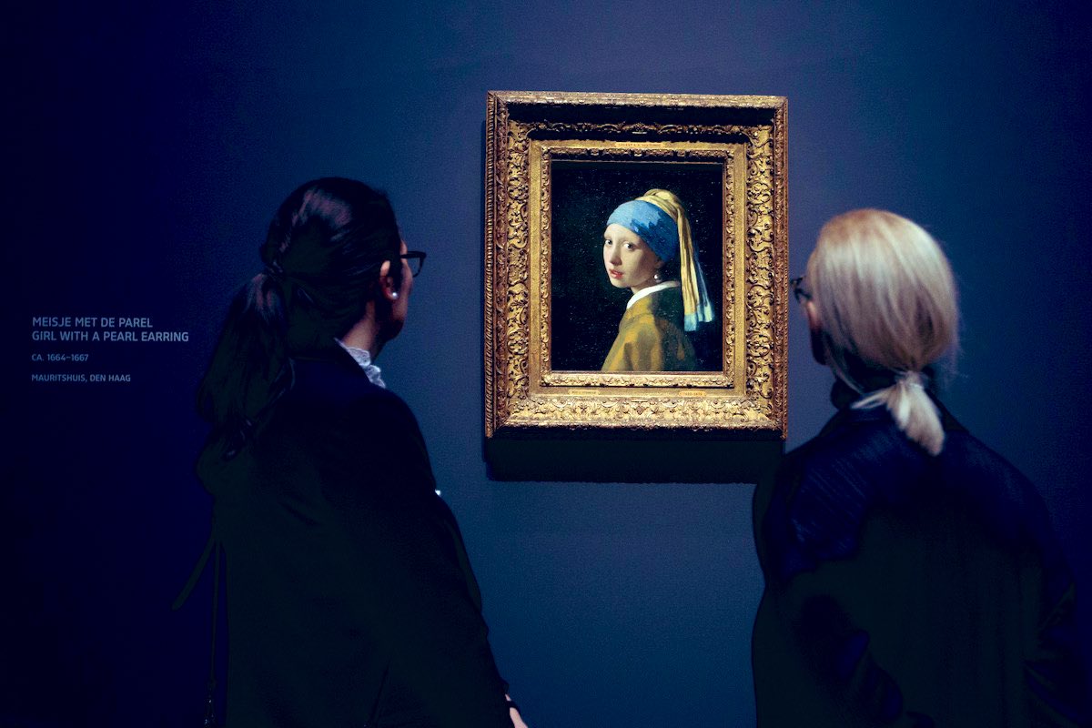 Johannes Vermeer
Girl with a Pearl Earring, 1655
(Johannes Vermeer was the master of light. This is shown here in the softness of the girl’s face and the glimmers of light on her moist lips. And of course, the shining pearl). Mauritshuis Museum (Hague, Nederland).