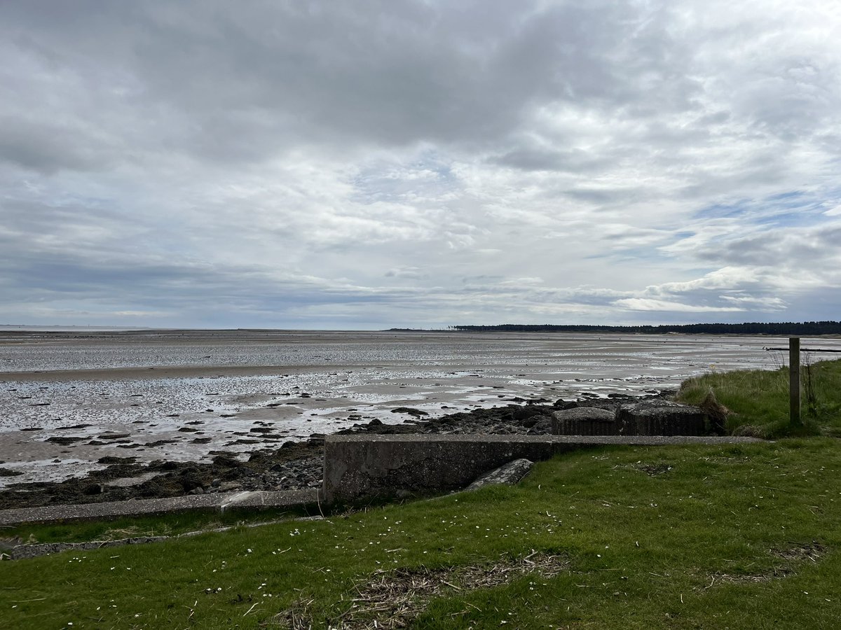 Ootbye in the laigh lands aside the firth at Tayport in the forenuin.