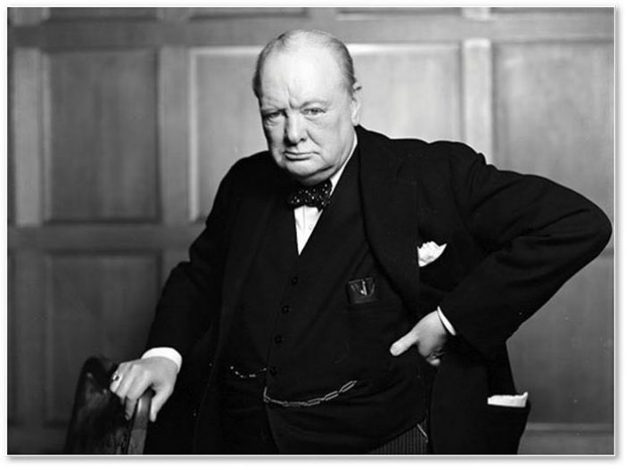 « Un bon politicien est celui qui est capable de prédire l'avenir et qui, par la suite, est également capable d'expliquer pourquoi les choses ne se sont pas passées comme il l'avait prédit ». Winston Churchill.