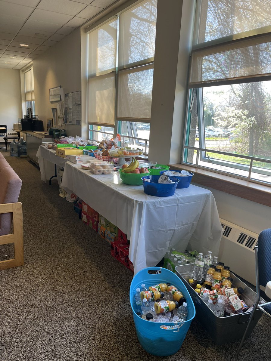 Sargent staff feel very appreciated this morning! Starting out the week with this amazing breakfast from our PTO and generous families. Thank you!!!😊 🦈