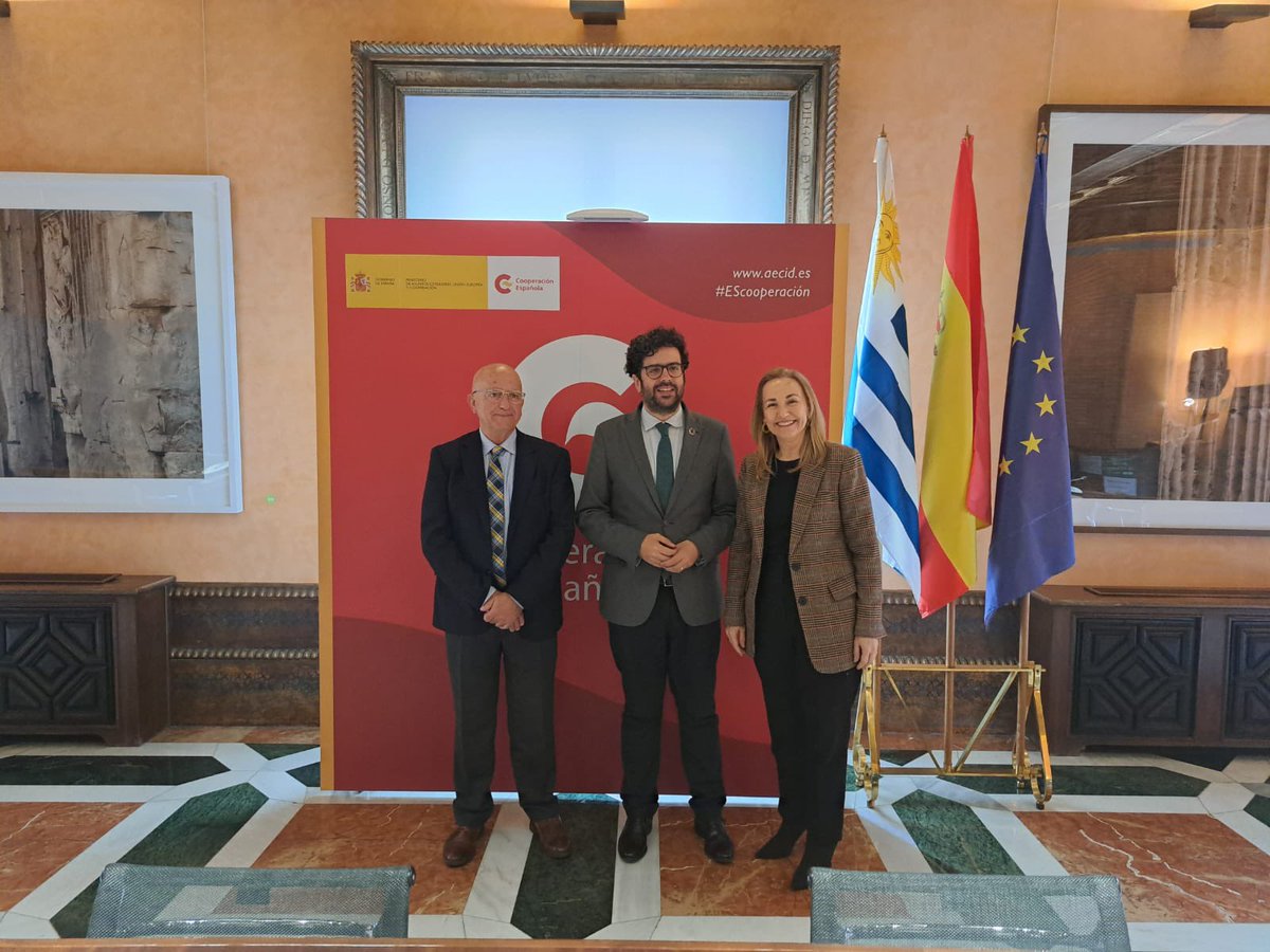 🇺🇾🤝🇪🇸El viernes conversamos en @AECID_es con Mariano Berro, Director Ejecutivo de nuestra agencia hermana @AuciUruguay. Hacemos juntos una cooperación innovadora más allá de la AOD bajo el prisma del #desarrolloentransición a nivel bilateral, triangular y regional.